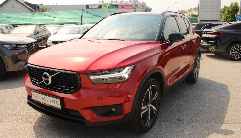 Volvo XC40 T3 AUTOMATIK R-Design *HARMAN/KARDON, NAVIGACIJA, KAMERA, LED*