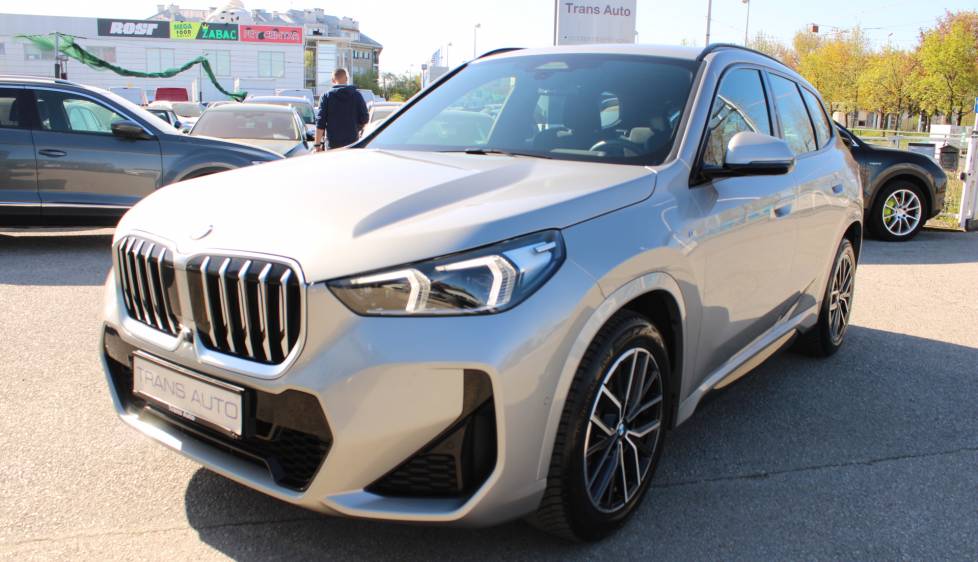 BMW X1 18i AUTOMATIK M-paket *LED, NAVIGACIJA, KAMERA*