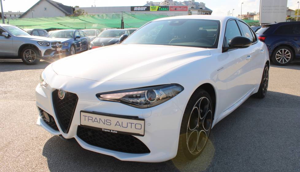 Alfa Romeo Giulia 2.2 MJT Veloce AUTOMATIK 210ks *NAVIGACIJA, LED, KAMERA*