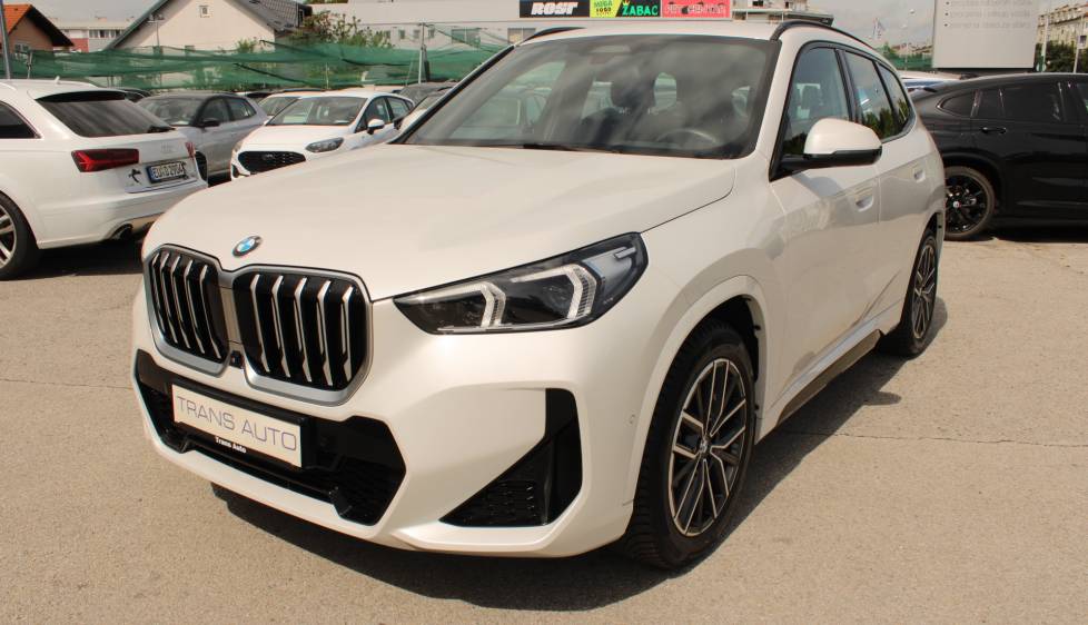 BMW X1 xDrive 23i M-paket AUTOMATIK *HEAD UP,LED,NAVIGACIJA,KAMERA*