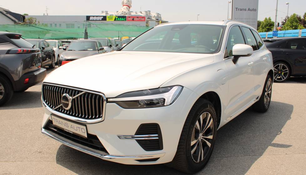 Volvo XC60 T6 Recharge AWD AUTOMATIK *PANORAMA, LED, NAVIGACIJA, KAMERA*