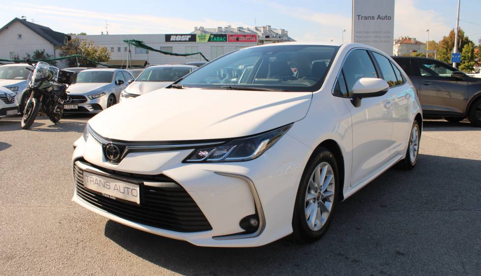 Toyota Corolla Sedan 1.5 VVT-i -nije uvoz