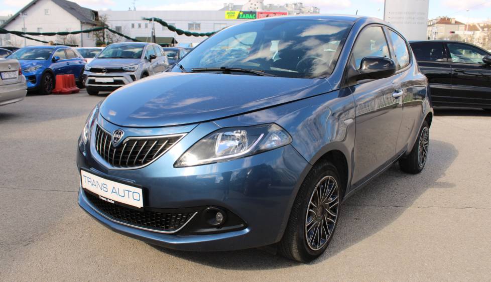 Lancia Y 1.0 Hybrid