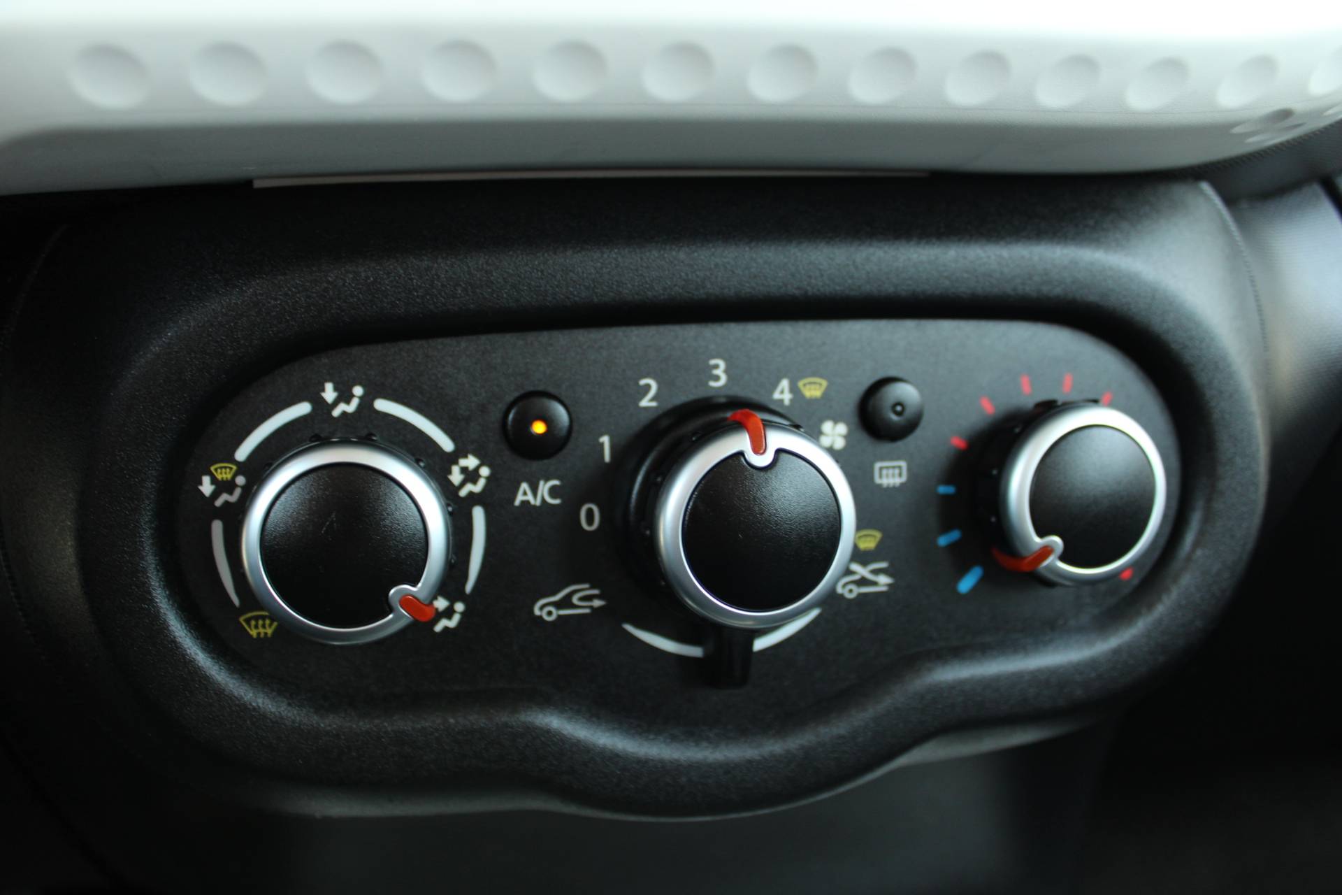 Renault Twingo 1.0 SCe 2015, fotografija 15