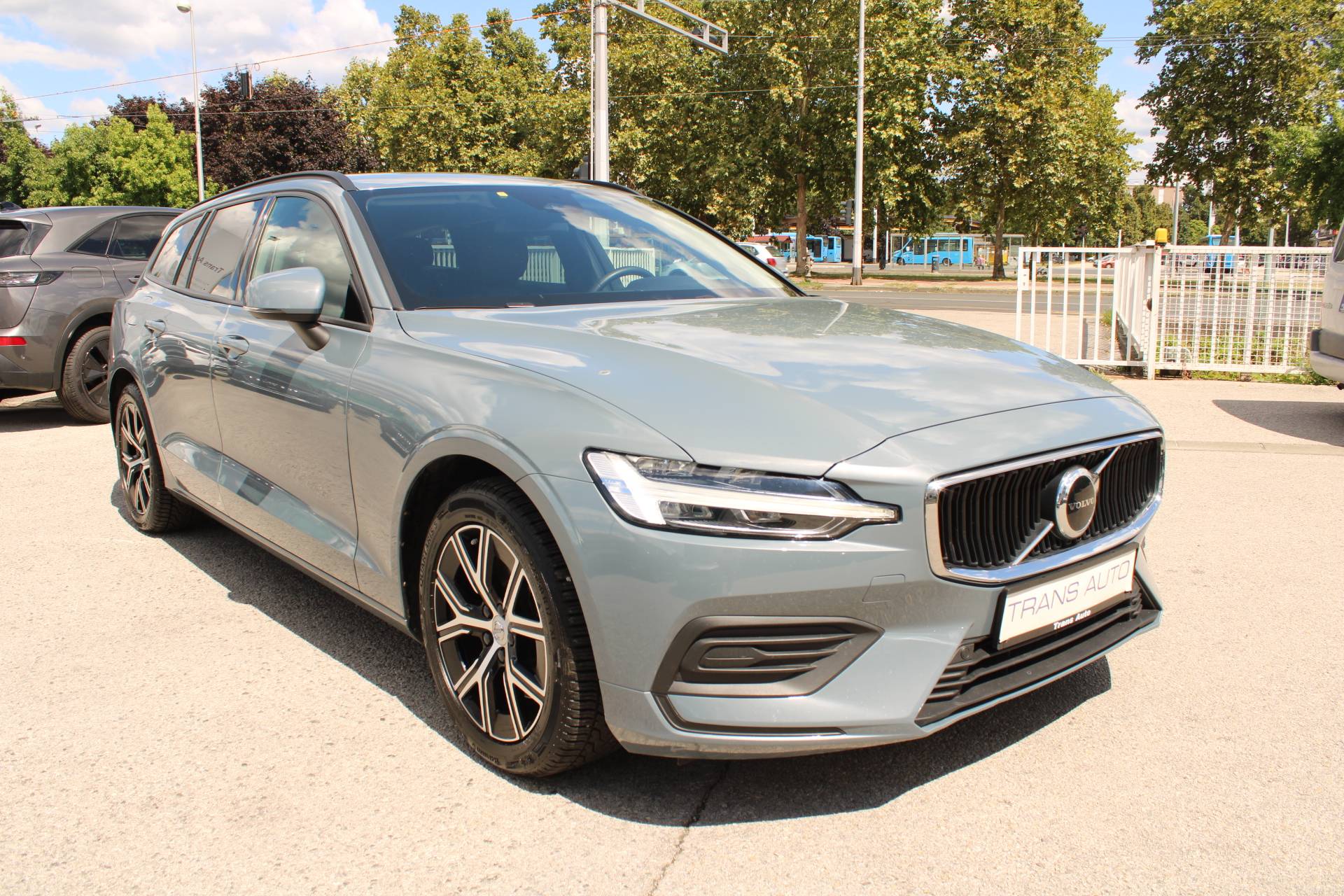 Volvo V60 2.0D AUTOMATIK 2023, fotografija 3