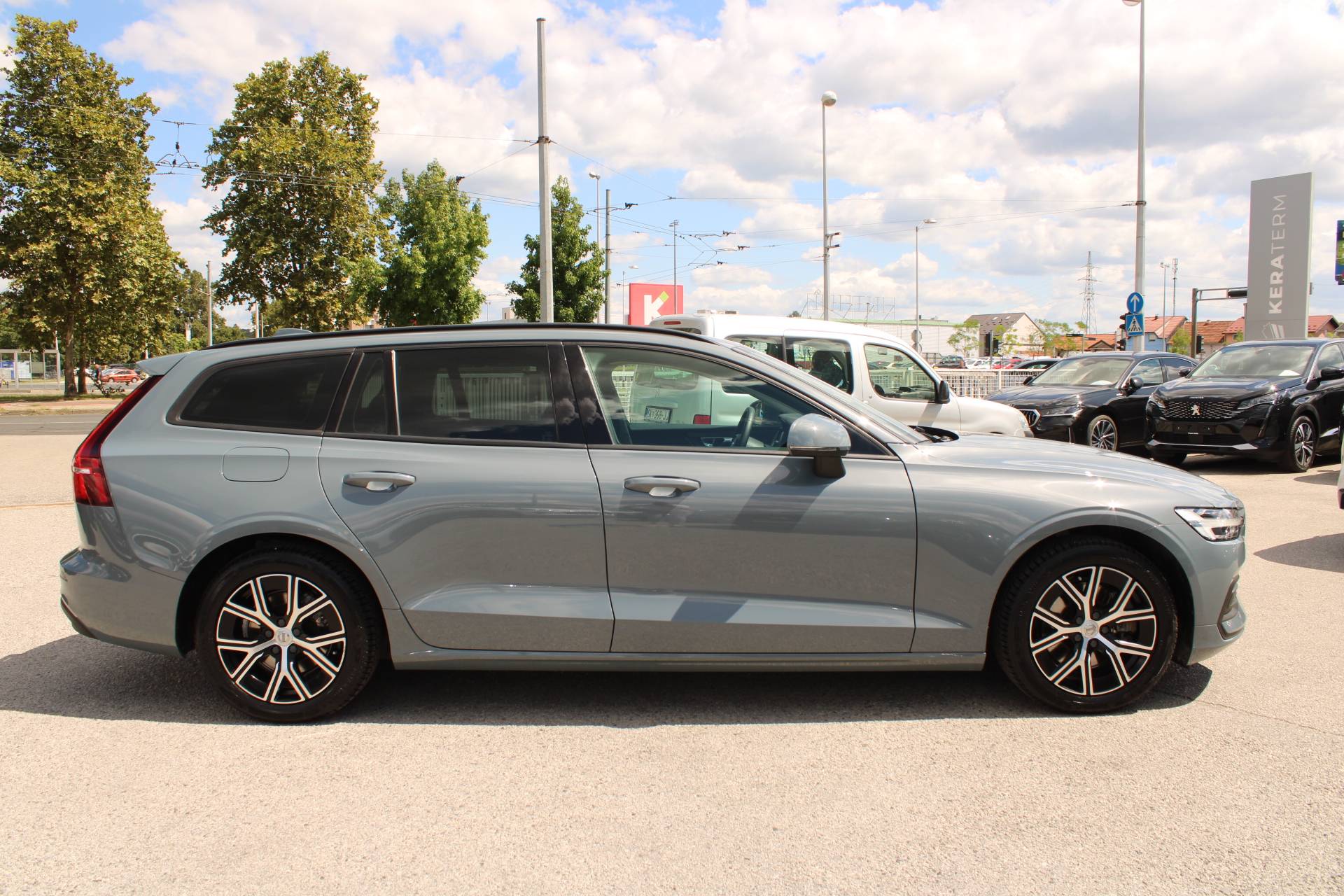 Volvo V60 2.0D AUTOMATIK 2023, fotografija 4