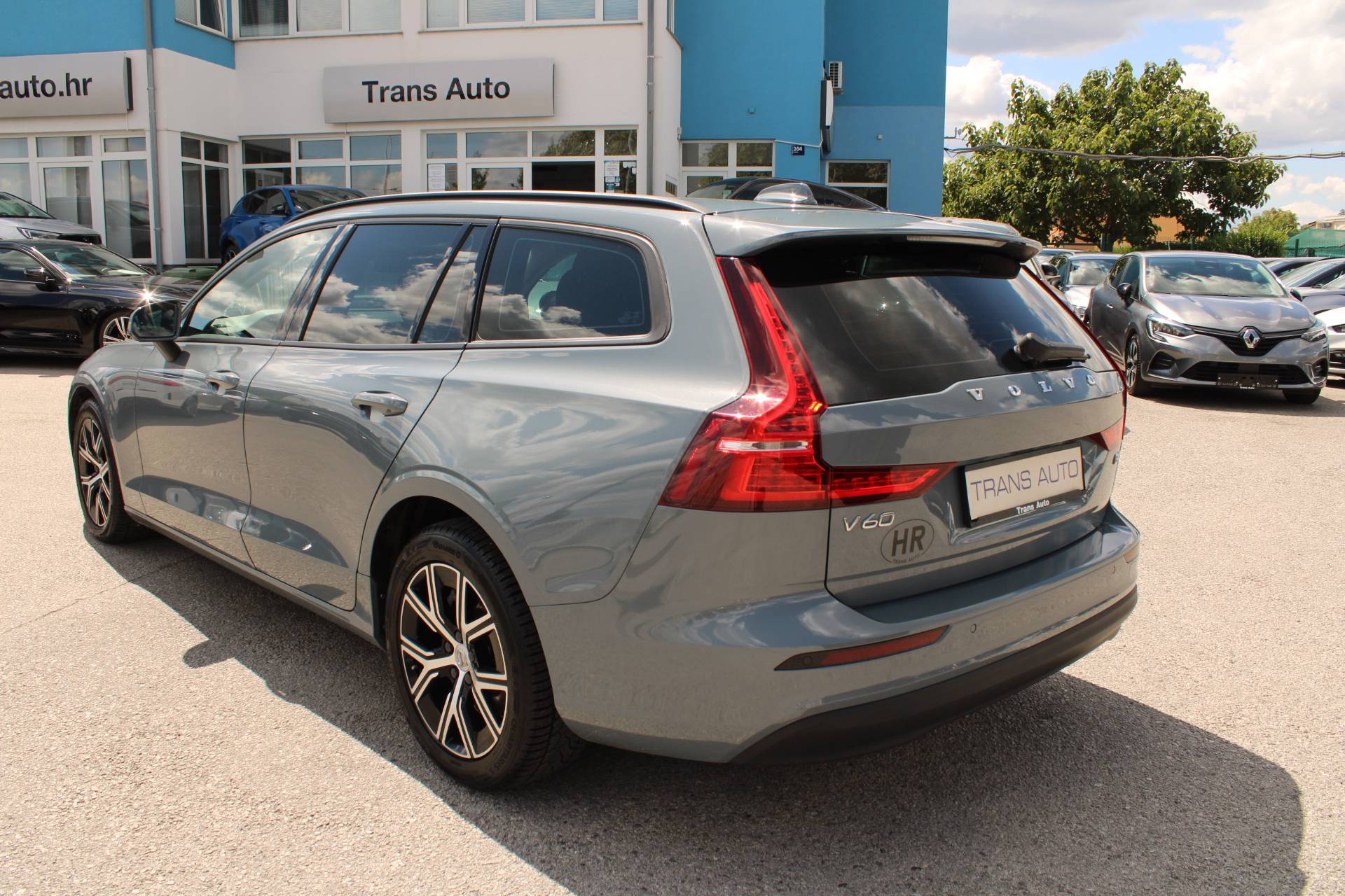 Volvo V60 2.0D AUTOMATIK 2023, fotografija 7
