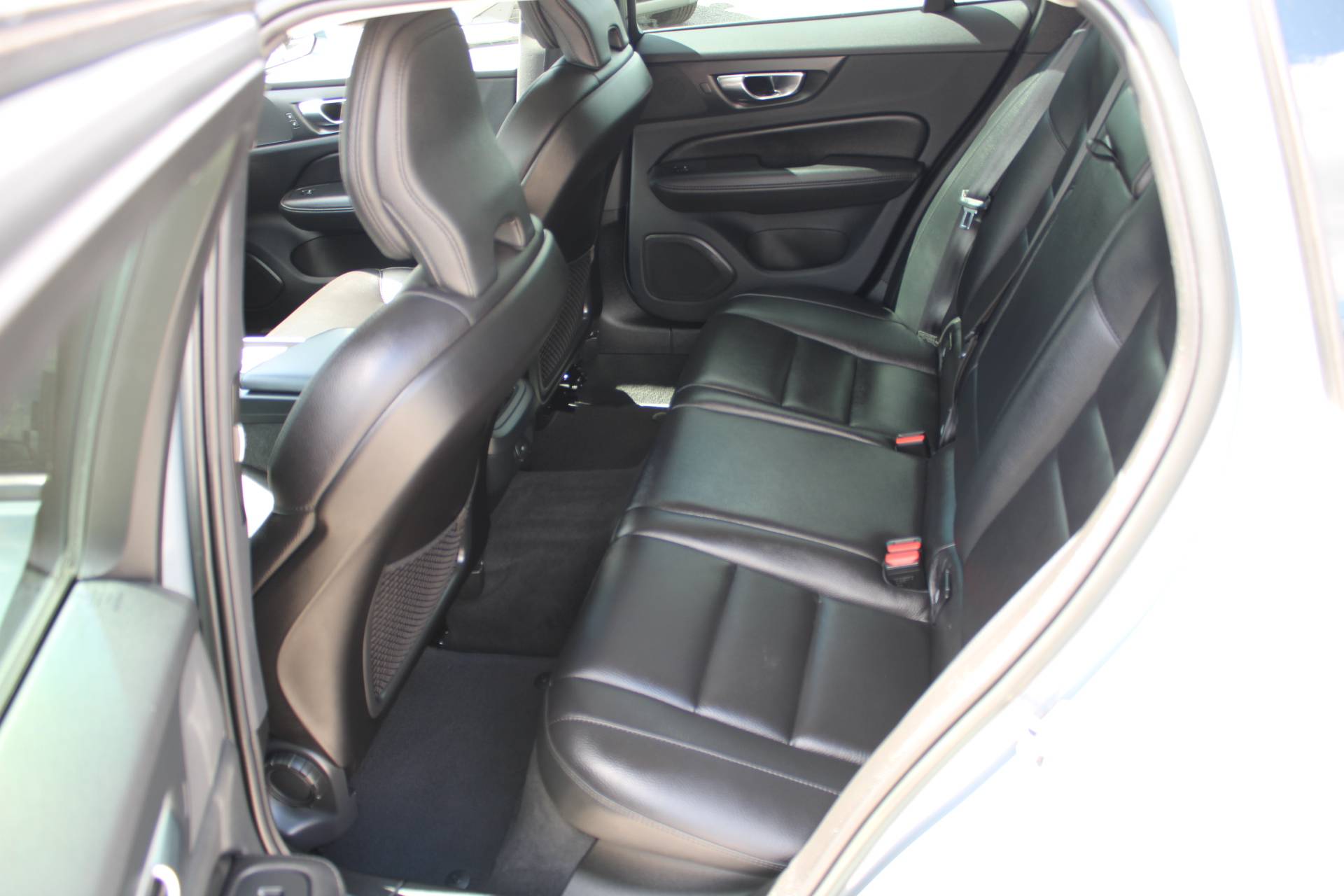 Volvo V60 2.0D AUTOMATIK 2023, fotografija 10
