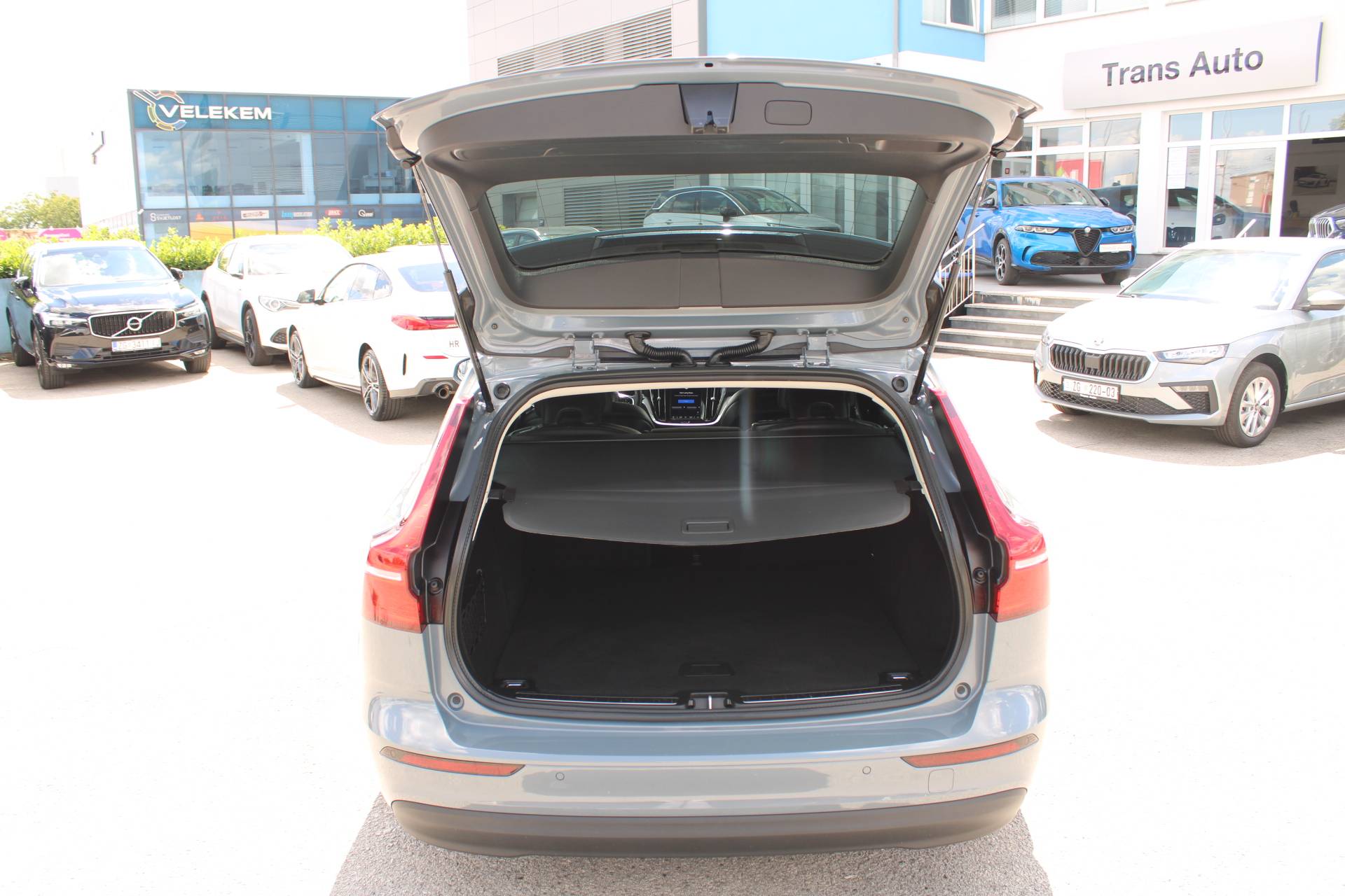 Volvo V60 2.0D AUTOMATIK 2023, fotografija 12