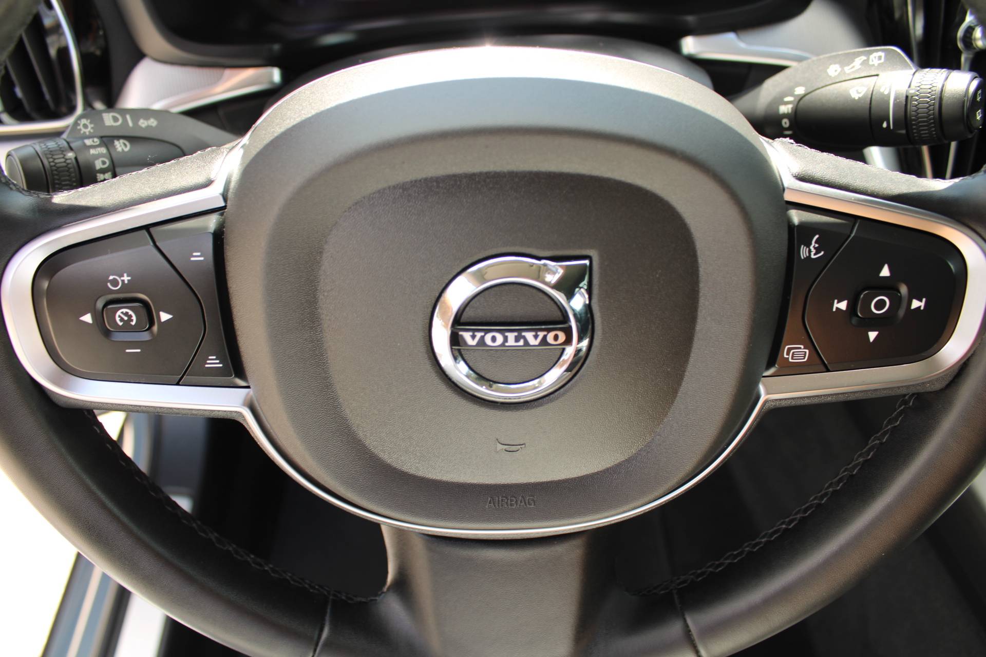 Volvo V60 2.0D AUTOMATIK 2023, fotografija 15