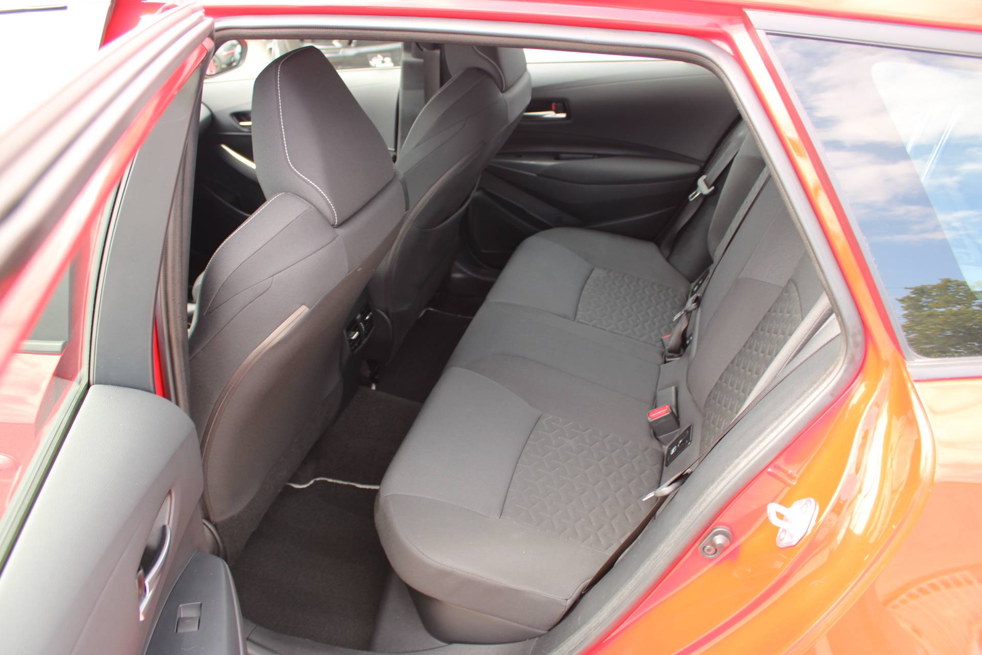 Toyota Corolla Wagon 2021, fotografija 12