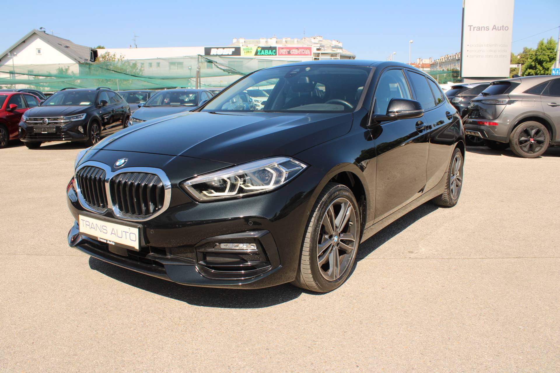 BMW Serija 1 118i Sport Automatik 2023, pogled izvana - slika 1