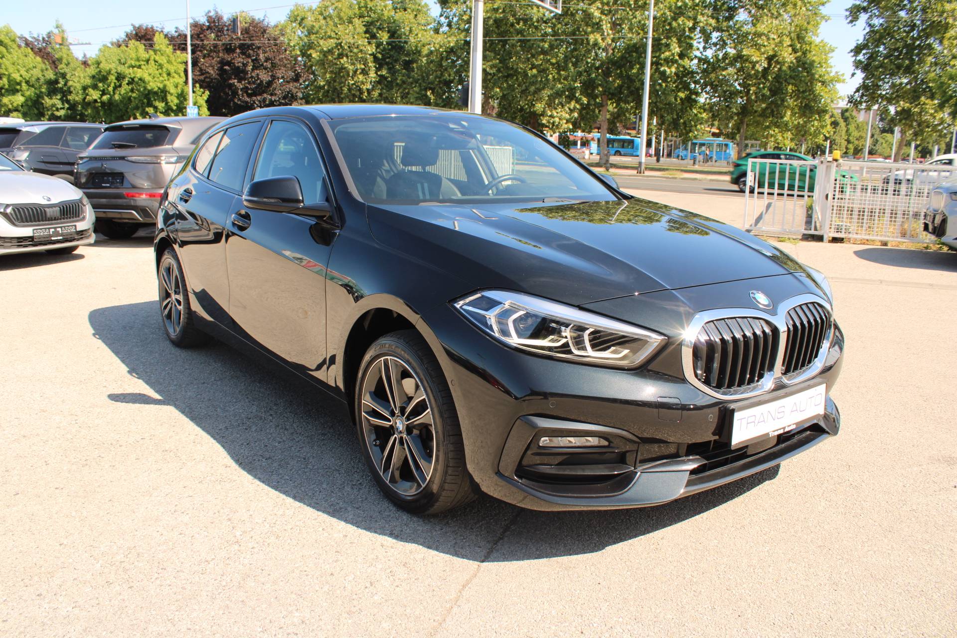 BMW Serija 1 118i Sport Automatik 2023, pogled izvana - slika 3