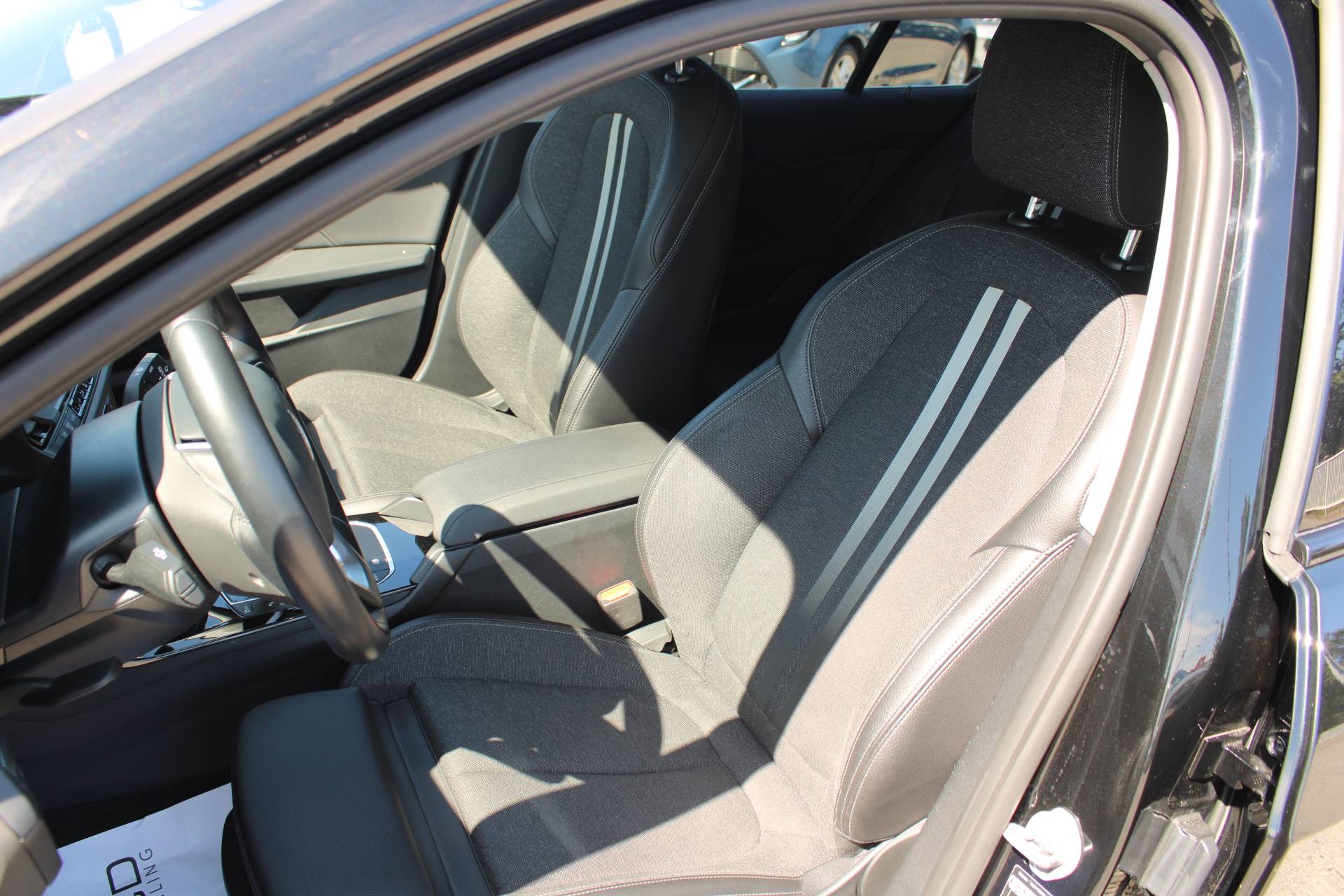 BMW Serija 1 118i Sport Automatik 2023, fotografija 9