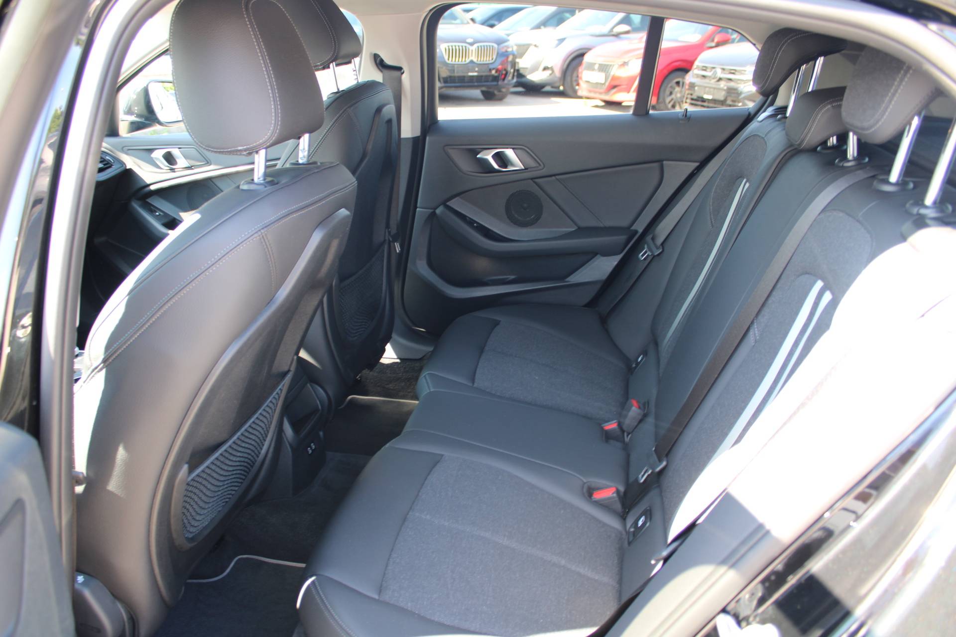 BMW Serija 1 118i Sport Automatik 2023, fotografija 10