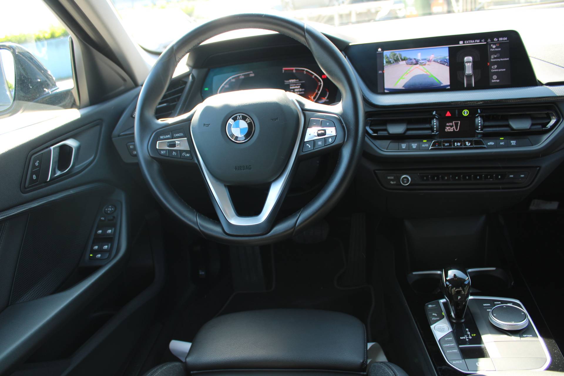 BMW Serija 1 118i Sport Automatik 2023, fotografija 12