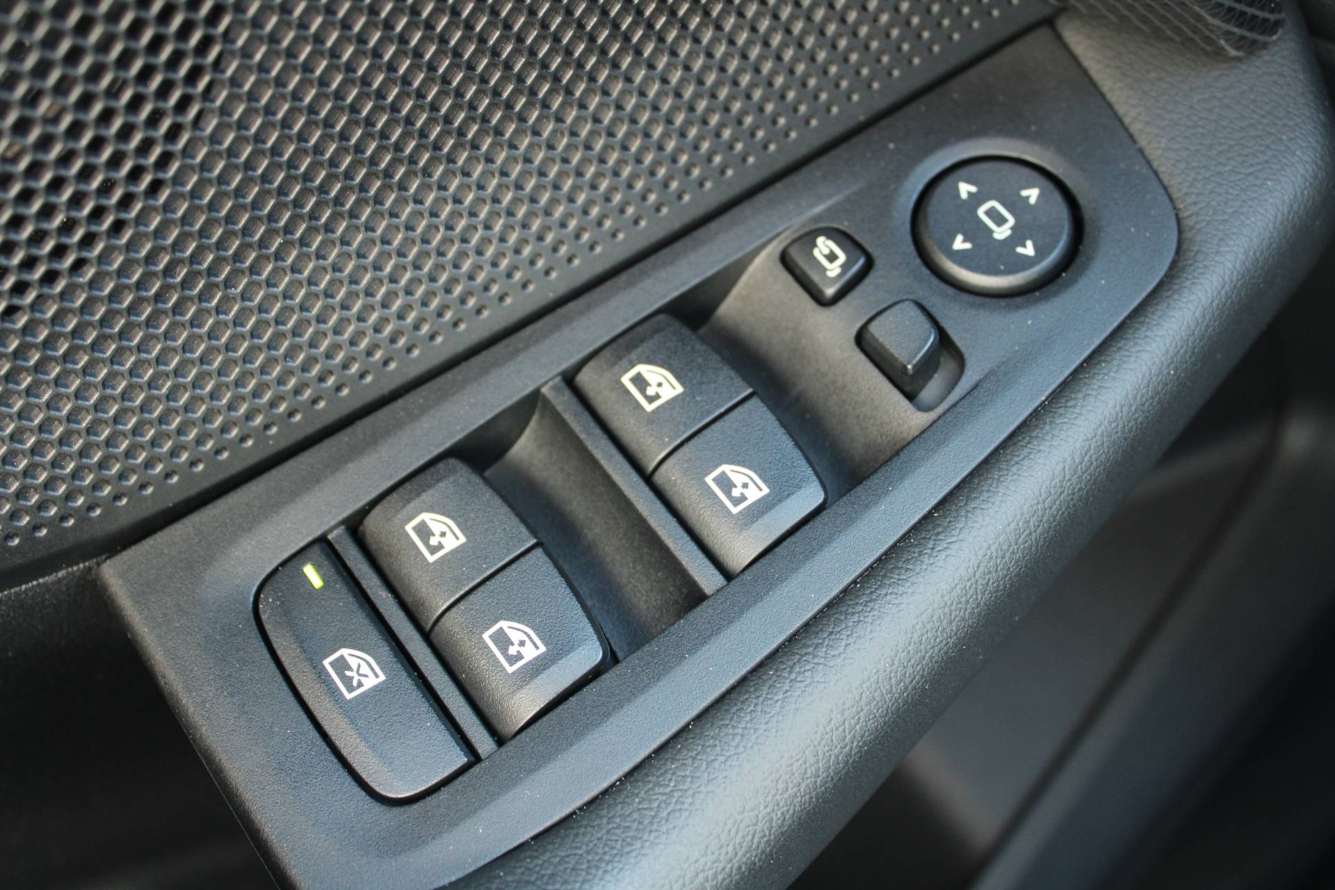 BMW Serija 1 118i Sport Automatik 2023, fotografija 13